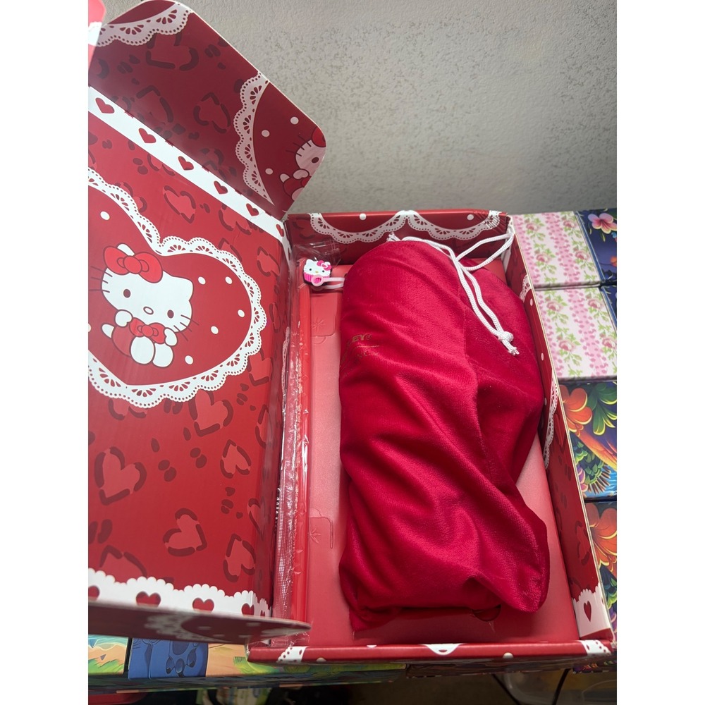 Stanley Hello Kitty Quencher H2.0 FlowState Tumbler 40oz Red Heart Valentine Box - Picture 2 of 3
